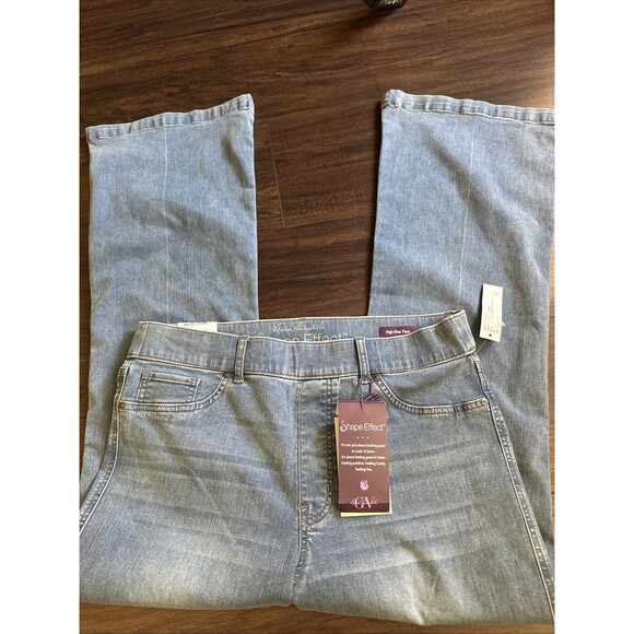 Gloria Vanderbilt Women's Shape Effect Pull-On Flared-Leg Jeans Light Blue 10S - Picture 6 of 9